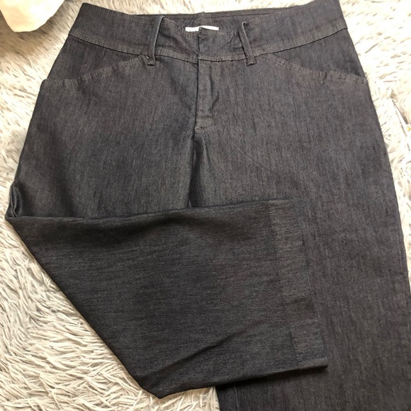 Ladies 6 Petite Capri Denim, Just below the waist by Lee. - Picture 1 of 7
